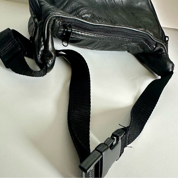 Vtg Leather Fanny Pack Bum Bag! Halloween THE ROCK Adjustable - Picture 6 of 10